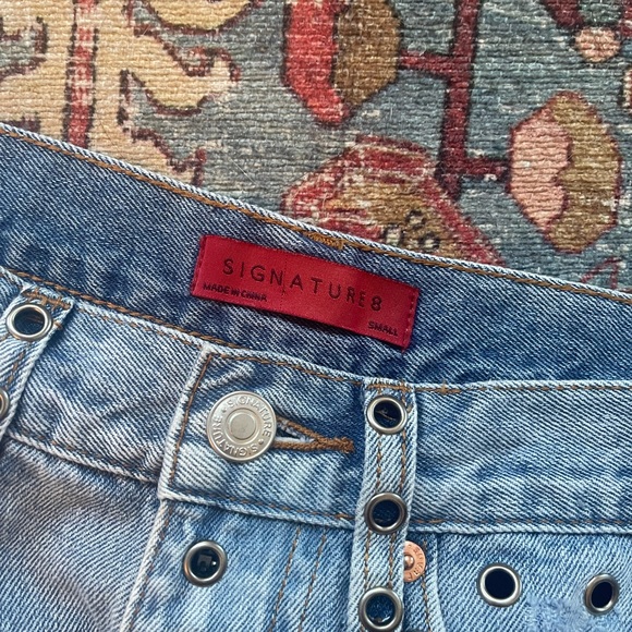 HIGH RISE JEAN SHORTS WITH DETAIL - Picture 3 of 3